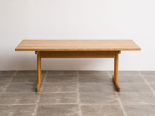 画像をギャラリービューアに読み込む, モーエンセンのテーブル5267正面