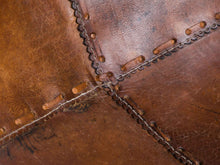 画像をギャラリービューアに読み込む, ホルヘ・フェラーリ=ハードイのバラフライチェア革縫い目アップ