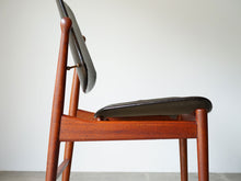 画像をギャラリービューアに読み込む, アルネ・ヴォッダーの椅子の全体図を左からアップ