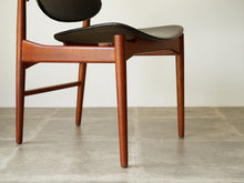 画像をギャラリービューアに読み込む, アルネ・ヴォッダーの椅子の脚を左から