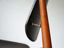 画像をギャラリービューアに読み込む, アルネ・ヴォッダーの椅子の背もたれ金具