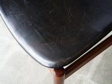 画像をギャラリービューアに読み込む, アルネ・ヴォッダーの椅子の座面右手前アップ