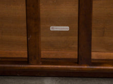 画像をギャラリービューアに読み込む, デンマークデザインのテーブルに貼られたラベル