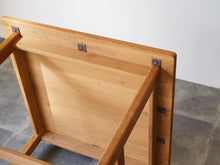 画像をギャラリービューアに読み込む, Børge Mogensen(ボーエ・モーエンセン)のオーク無垢材の正方形テーブルの裏面