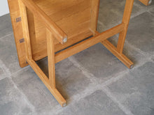 画像をギャラリービューアに読み込む, Børge Mogensen(ボーエ・モーエンセン)のオーク無垢材の正方形テーブルの裏面