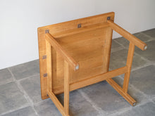 画像をギャラリービューアに読み込む, Børge Mogensen(ボーエ・モーエンセン)のオーク無垢材の正方形テーブルの裏面