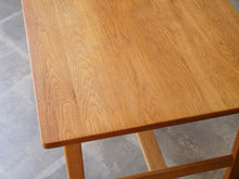 画像をギャラリービューアに読み込む, Børge Mogensen(ボーエ・モーエンセン)のオーク無垢材の正方形テーブルの天板 木目