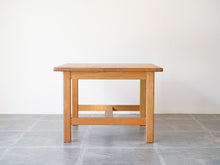 画像をギャラリービューアに読み込む, Børge Mogensen(ボーエ・モーエンセン)のオーク無垢材の正方形テーブルの側面