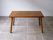 画像をギャラリービューアに読み込む, デンマークデザインのコーヒーテーブル上から