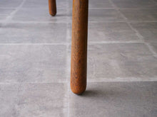 画像をギャラリービューアに読み込む, デンマークデザインのコーヒーテーブルの脚先