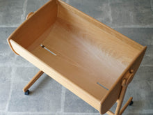 画像をギャラリービューアに読み込む, Nanna Ditzel(ナナ・ディッツェル)のゆりかごLuluのマットレスを外した様子