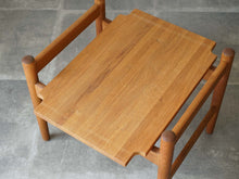 画像をギャラリービューアに読み込む, Hans J. Wegner(ハンスJウェグナー)のAT50テーブルの天板裏にやや色褪せ