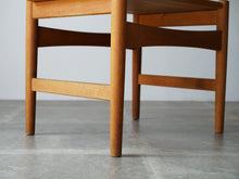 画像をギャラリービューアに読み込む, Hans J. Wegner(ハンスJウェグナー)のAT50テーブルの脚