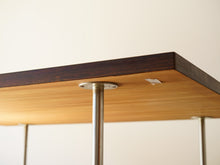 画像をギャラリービューアに読み込む, ローズウッドのローテーブルのスチールの円柱の脚