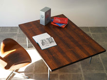 画像をギャラリービューアに読み込む, ローズウッドのローテーブルとヤコブセンのスワンチェア