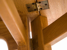 画像をギャラリービューアに読み込む, モーエンセンのダイニングテーブル下から