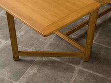 画像をギャラリービューアに読み込む, モーエンセンのダイニングテーブル上から