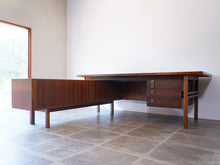 画像をギャラリービューアに読み込む, アルネ・ヴォッダーのデスクとサイドボード全体