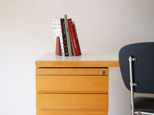 画像をギャラリービューアに読み込む, アルヴァ・アアルトのデスク使用イメージ