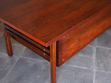 画像をギャラリービューアに読み込む, アルネ・ヴォッダーのデスクとサイドボード角