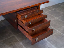 画像をギャラリービューアに読み込む, アルネ・ヴォッダーのデスクとサイドボード引き出し開けた