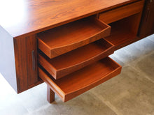 画像をギャラリービューアに読み込む, アルネ・ヴォッダーのサイドボードの引き出し