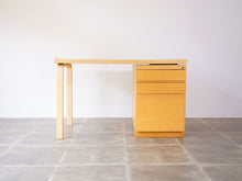 画像をギャラリービューアに読み込む, アルヴァ・アアルトのデスク全体図