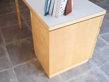 画像をギャラリービューアに読み込む, アルヴァ・アアルトのデスク引出し側面