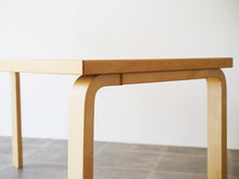 画像をギャラリービューアに読み込む, アルヴァ・アアルトのテーブル脚アップ右から