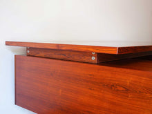 画像をギャラリービューアに読み込む, アルネ・ヴォッダーのデスクとサイドボードの接合部
