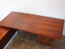 画像をギャラリービューアに読み込む, アルネ・ヴォッダーのデスクの天板
