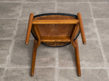 画像をギャラリービューアに読み込む, ハンスJウェグナーのFH1934の裏面