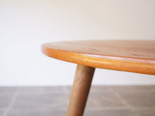 画像をギャラリービューアに読み込む, ハンスJウェグナーのテーブルAT8木目