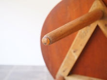 画像をギャラリービューアに読み込む, ハンスJウェグナーのテーブルAT8脚先