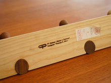 画像をギャラリービューアに読み込む, Thomas E. Alkenのコートラック pp961の裏面にPP Moblerの刻印