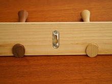 画像をギャラリービューアに読み込む, Thomas E. Alkenのコートラック pp961の裏面にフック用金具が2ヶ所あります