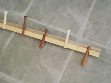 画像をギャラリービューアに読み込む, Thomas E. Alkenのコートラック pp961のフックは並び替えできます