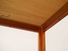 画像をギャラリービューアに読み込む, Christian Hvidt(クリスチャン・ヴィッツ)のダイニングテーブルの裏面と脚の接合