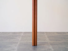 画像をギャラリービューアに読み込む, Christian Hvidt(クリスチャン・ヴィッツ)のダイニングテーブルの脚裏