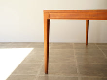 画像をギャラリービューアに読み込む, Finn Juhl Table