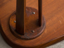 画像をギャラリービューアに読み込む, デンマークデザインの三角テーブル脚の付け根