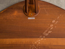 画像をギャラリービューアに読み込む, デンマークデザインの三角テーブル裏面