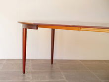 画像をギャラリービューアに読み込む, Danish furniture design Table