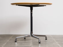 画像をギャラリービューアに読み込む, チャールズイームズのテーブル横から