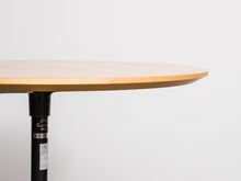 画像をギャラリービューアに読み込む, チャールズイームズのテーブルの天板横から