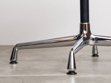 画像をギャラリービューアに読み込む, チャールズイームズのテーブルの脚