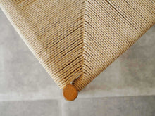 画像をギャラリービューアに読み込む, モーエンセンのJ39の座面右手前アップ