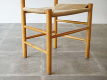 画像をギャラリービューアに読み込む, モーエンセンのJ39の座面を左手前から