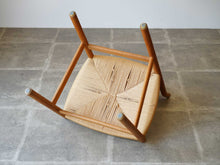 画像をギャラリービューアに読み込む, モーエンセンの椅子BM1の座面裏から