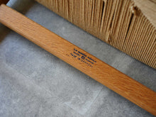 画像をギャラリービューアに読み込む, モーエンセンの椅子BM1の刻印